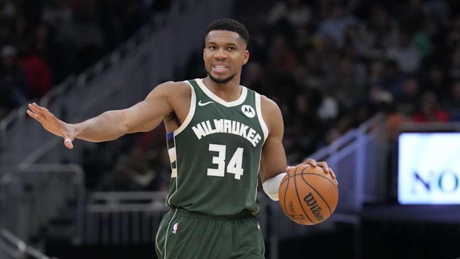 Bucks&#39; Giannis Antetokounmpo Reacts to Donald Trump&#39;s Greek Ancestry Jab