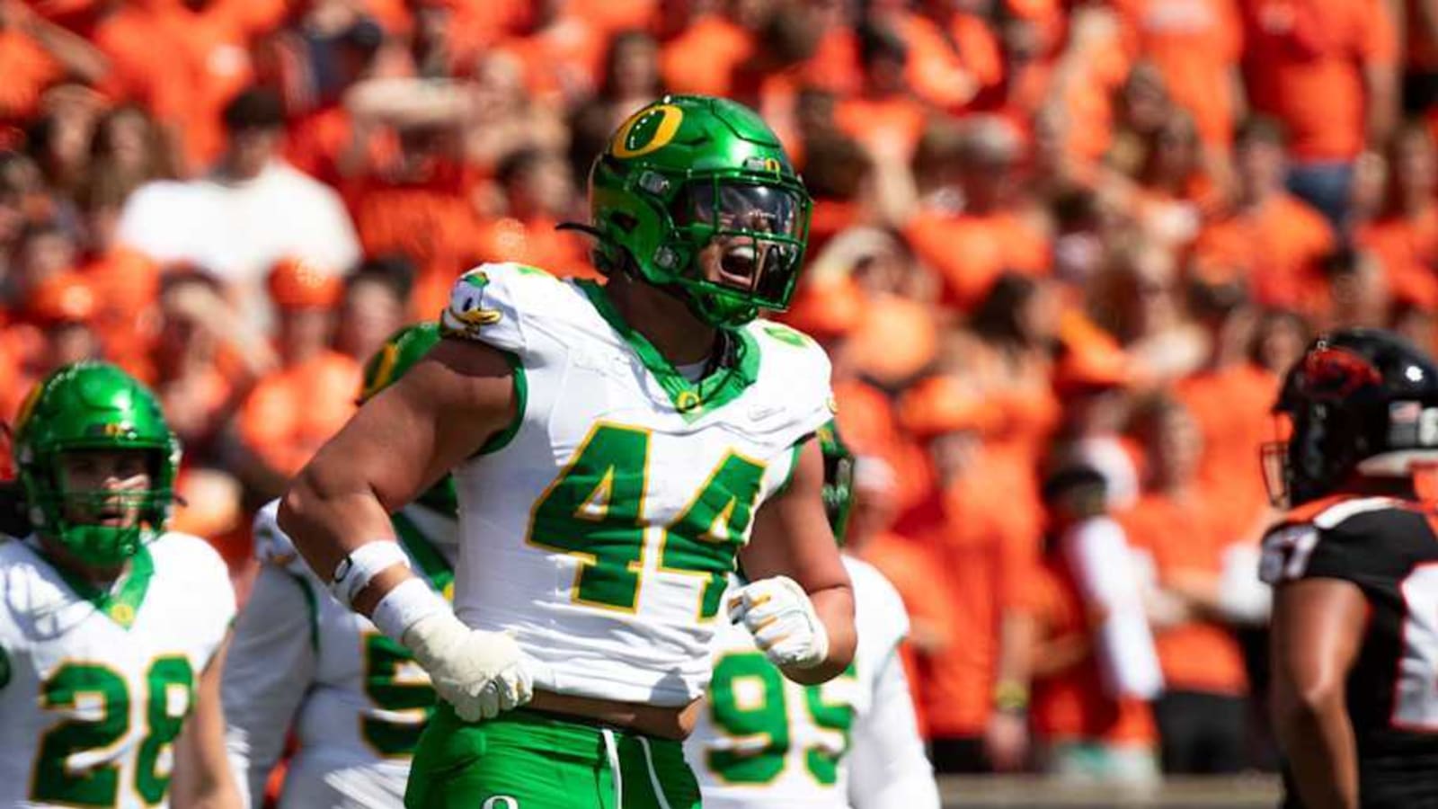 Oregon Ducks&#39; Teitum Tuioti Previews &#39;Hungry&#39; 2025 Defense, Edge Rushers