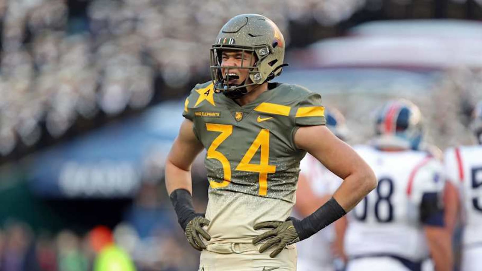 Raiders&#39; Sign LB Carter to 53-Man Roster