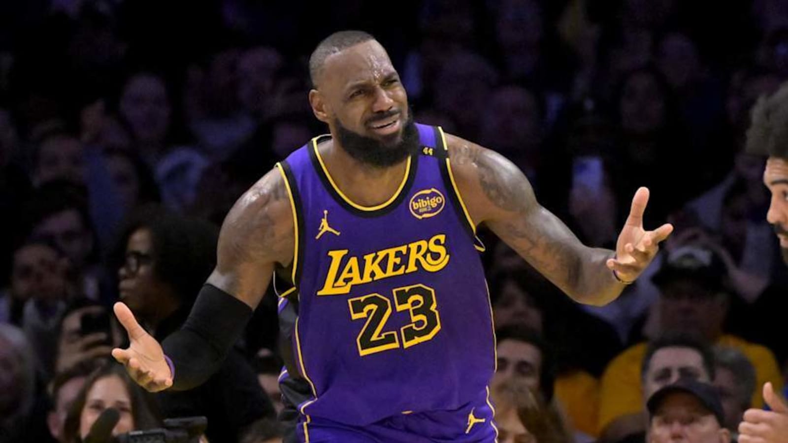 Bulls Legend Makes Controversial Statement After LeBron James History