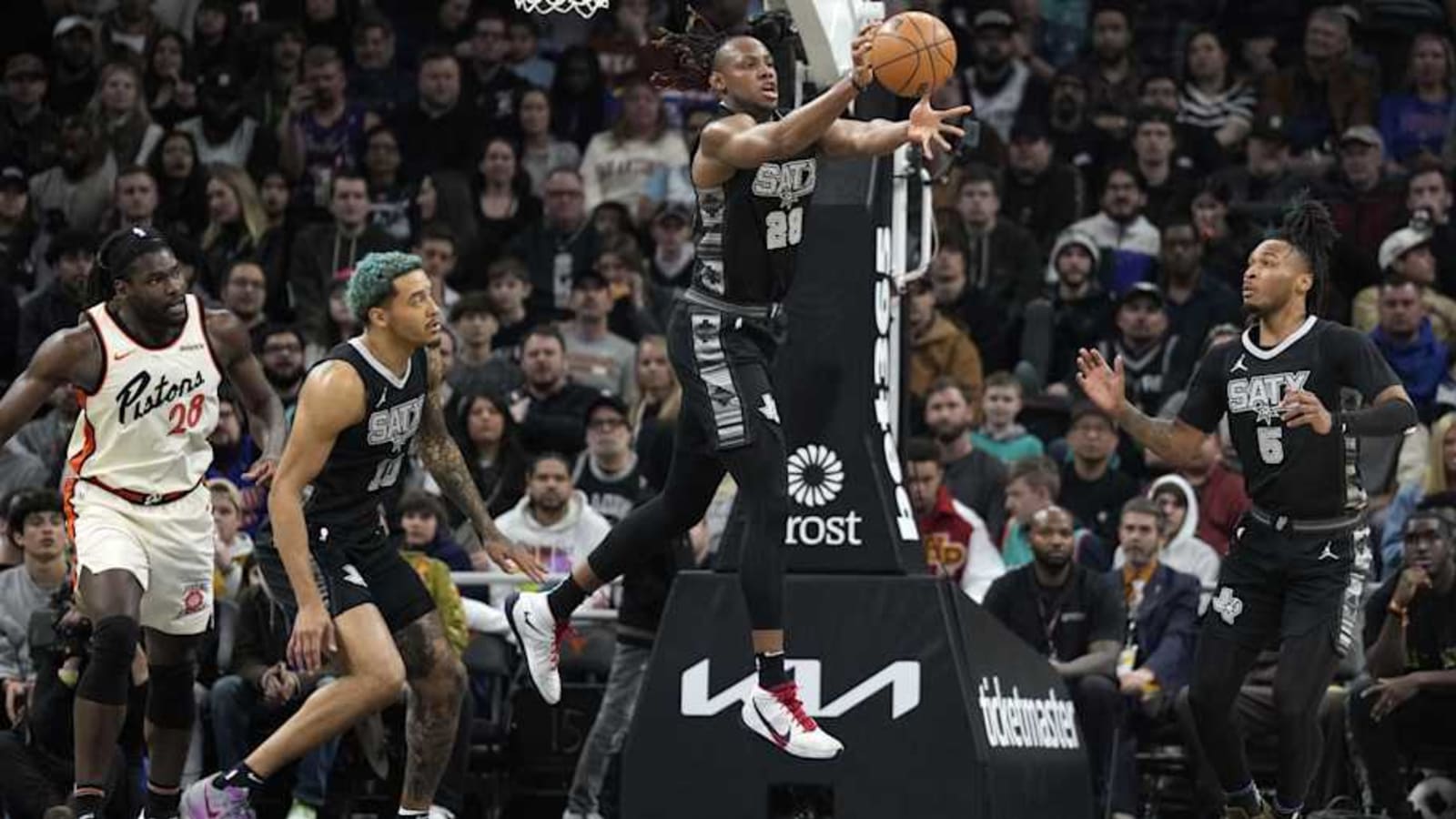 NBA Fans React to New San Antonio Spurs Injury