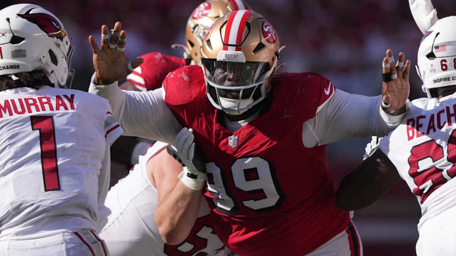 Why Raiders Should Consider Reuniting with Maliek Collins?