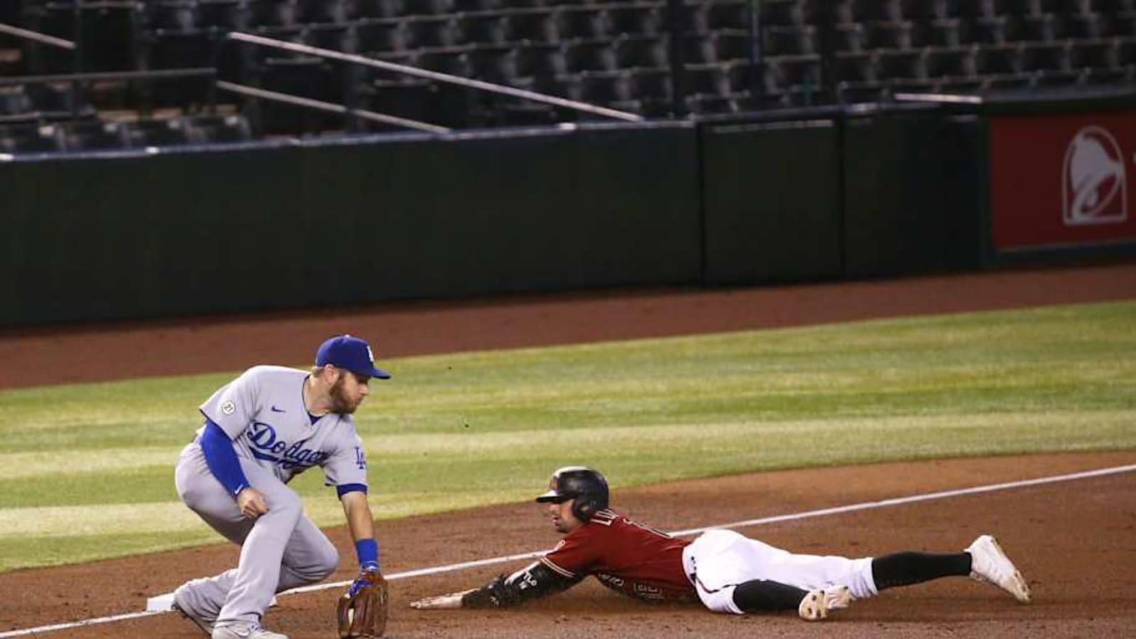 Padres Sign Former Dodgers, Yankees, Diamondbacks Outfielder