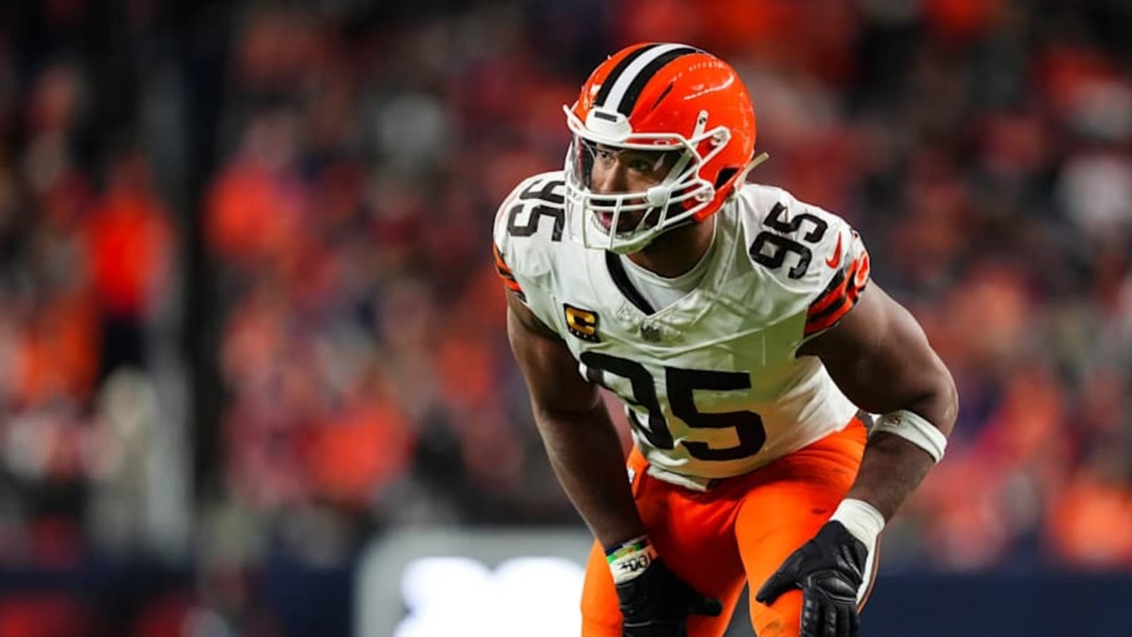 Myles Garrett throws helmet off after suffering apparent eye injury versus Chiefs