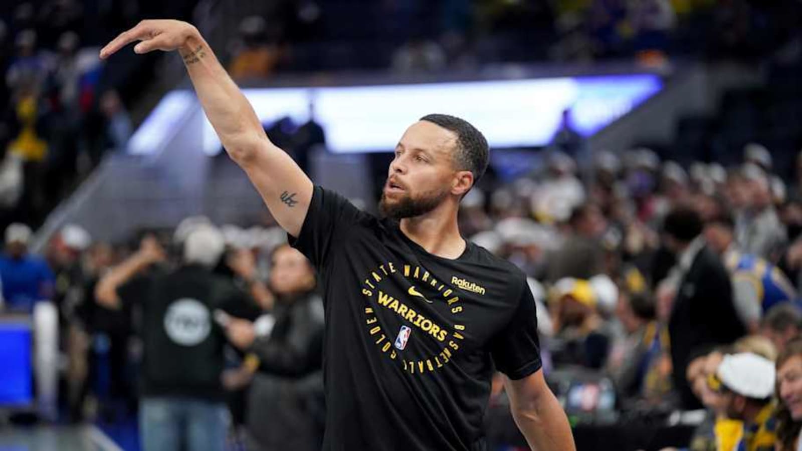 Steph Curry Makes NBA History in Warriors vs. Mavericks