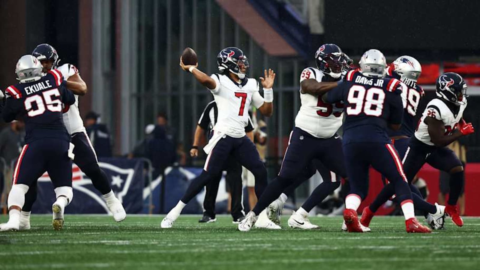 Who are the announcers and referees for Texans vs. Patriots today?