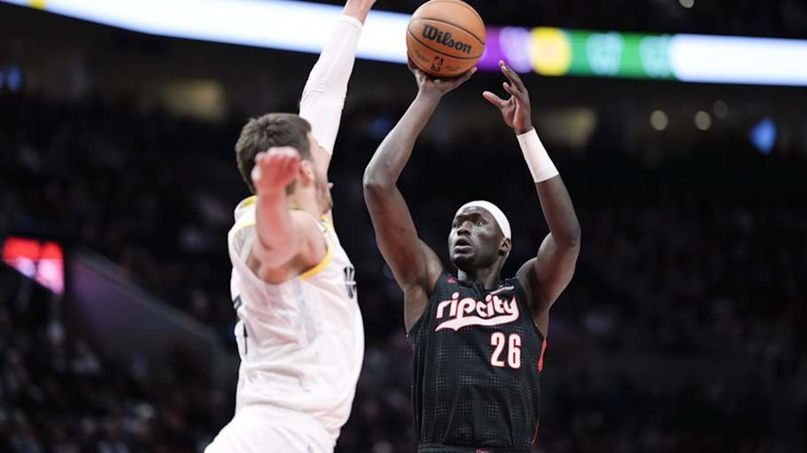 Report: Suns Interested in Blazers Center