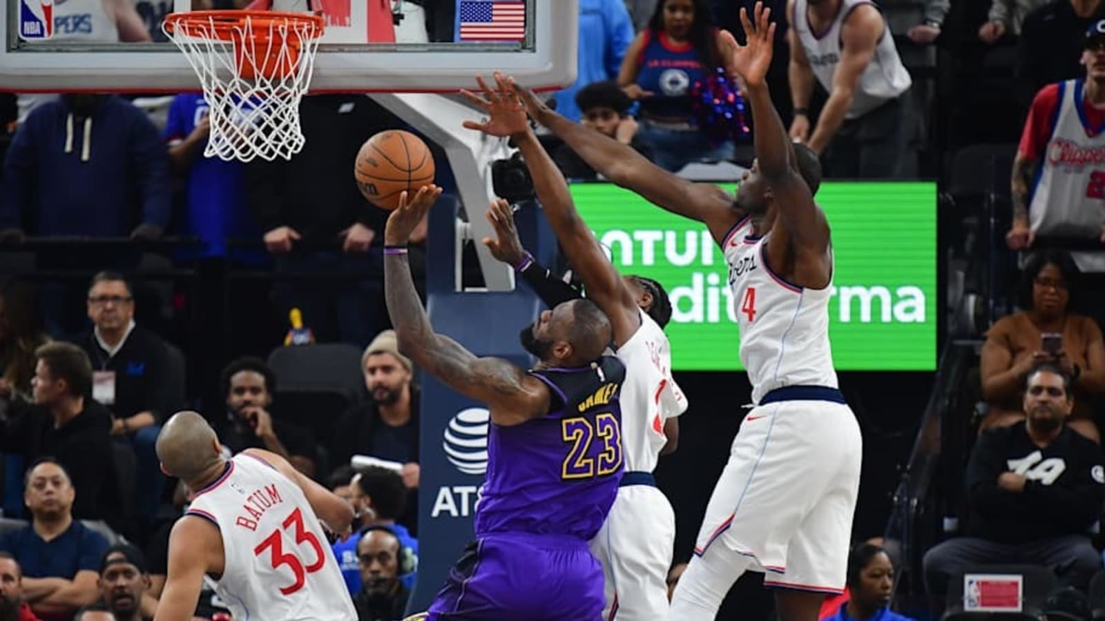 Former Lakers, Clippers Center Joins New Team