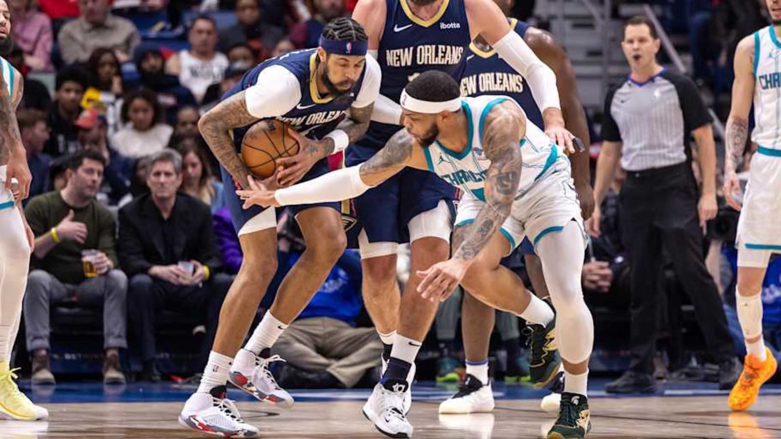 Could New Orleans Pelicans Work Trade with Charlotte Hornets To Upgrade Center?