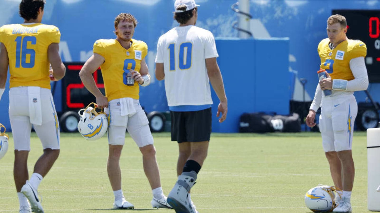 Chargers work out two potential quarterbacks in wake of Justin Herbert&#39;s injury