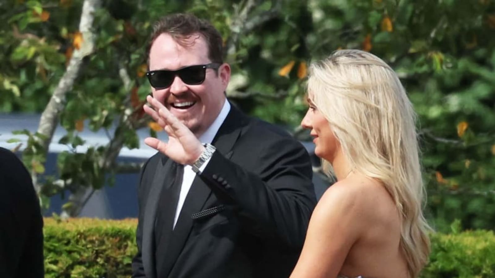 &#39;Football coach&#39; Shane Gillis stars in hilarious Bud Light commercial