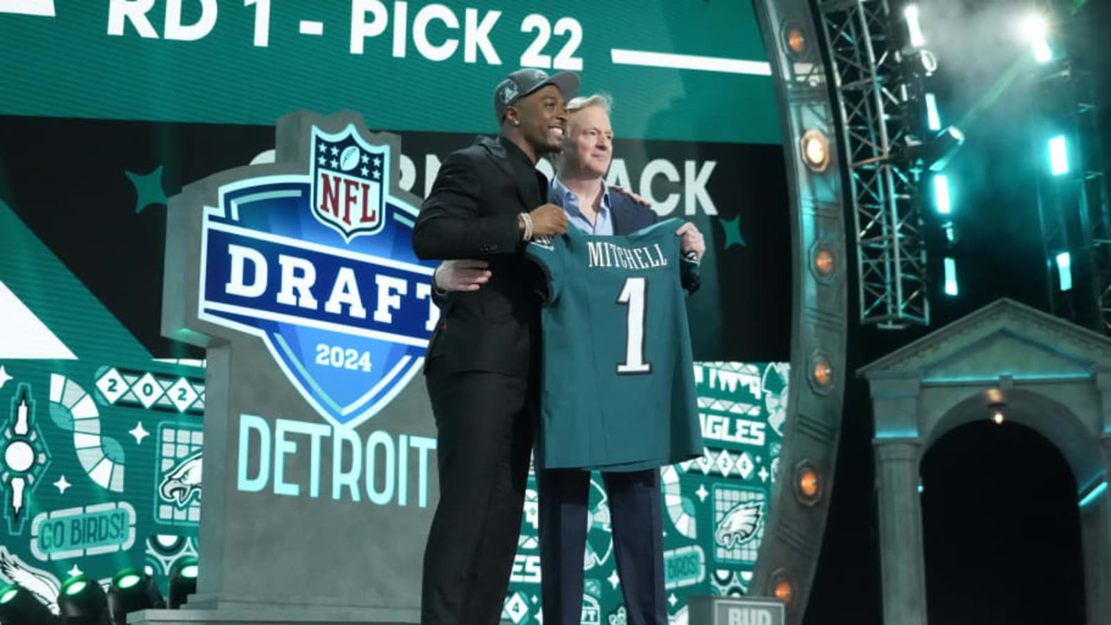 Eagles rookie Quinyon Mitchell will now wear a franchise legend&#39;s number