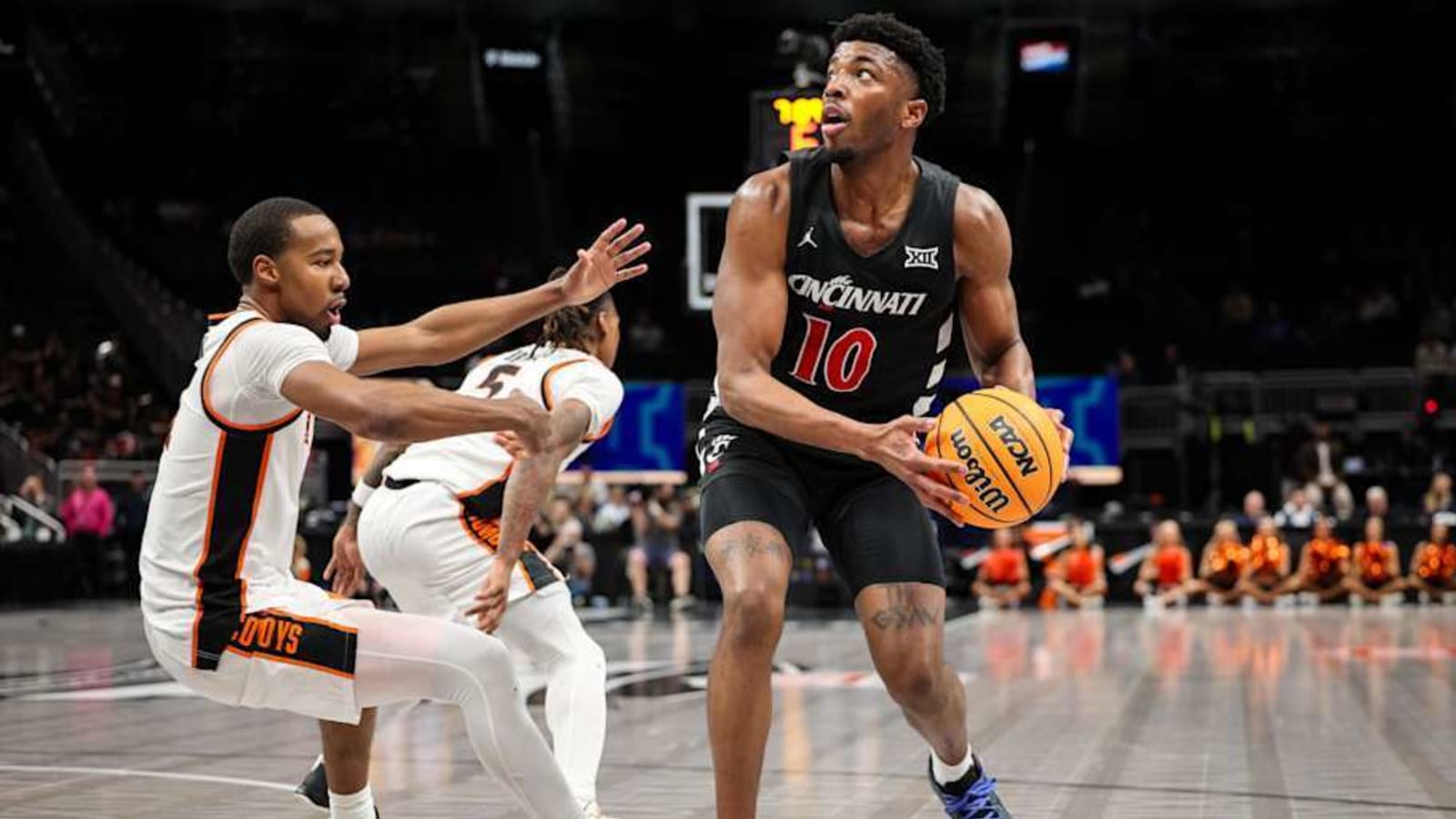 Cincinnati Enters College Basketball Crown Betting Favorites Over DePaul