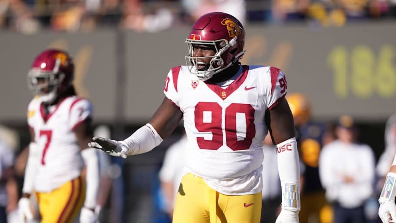 Oregon Ducks&#39; Bear Alexander Impressing Defensive Coordinator Tosh Lupoi In Practice