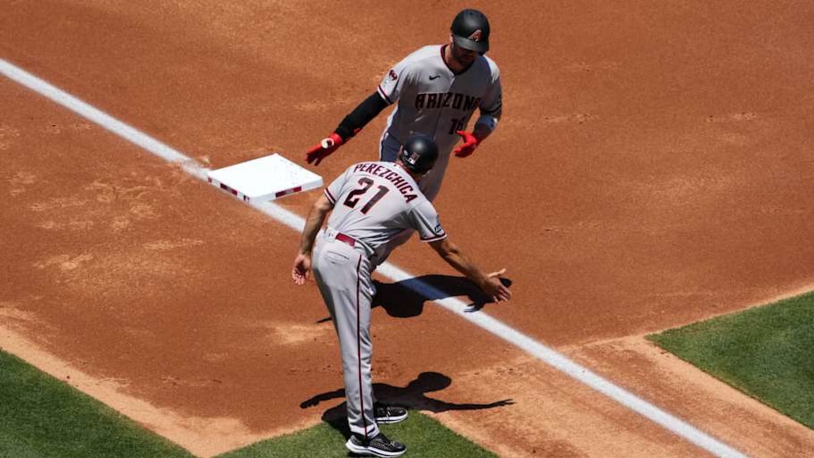 Houston Astros Set to Hire Arizona Diamondbacks Third Base Coach Tony Perezchica