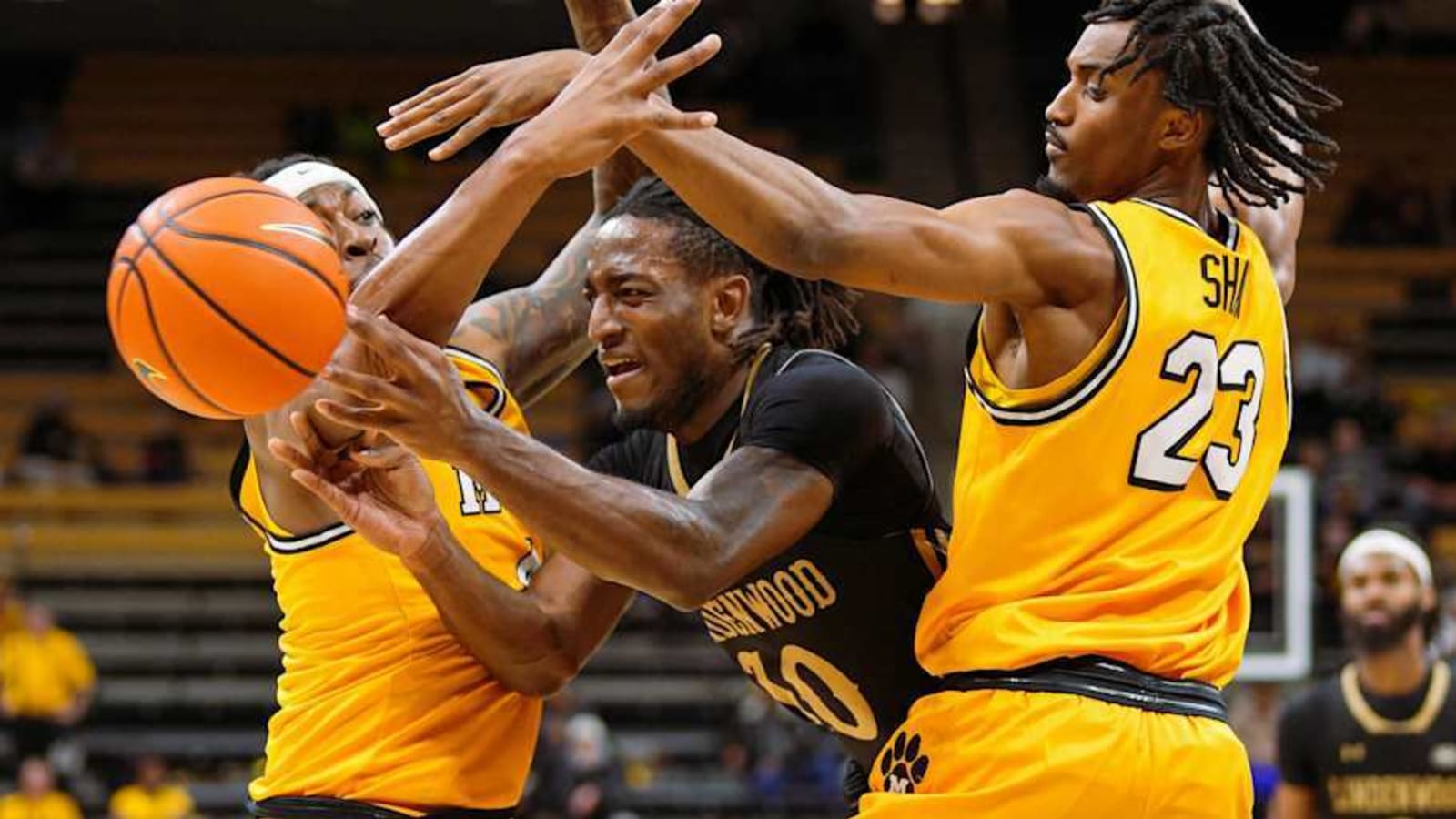 Mizzou Basketball Wins Sixth-Straight, Defeats Lindenwood