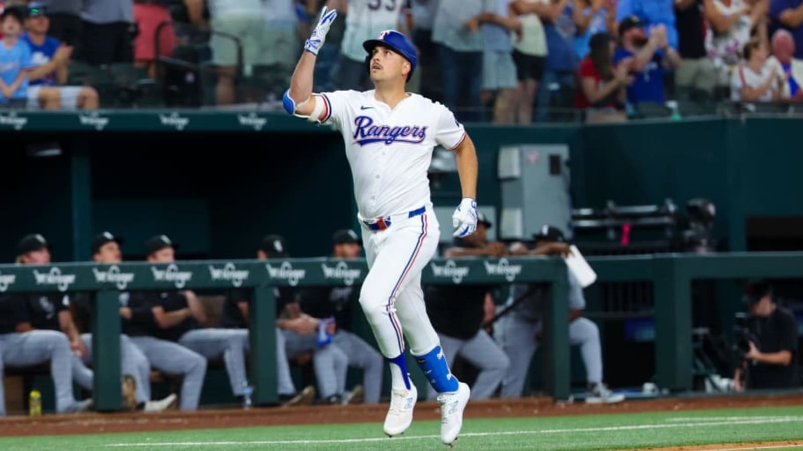 Who&#39;s Buying In AL West? Report Says Texas Rangers Top Rivals Are &#39;Buyers&#39; As Trade Deadline Nears