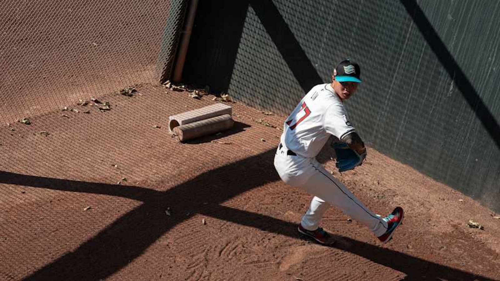 D-backs&#39; Yu-Min Lin Grateful to be Pitching in the Fall League