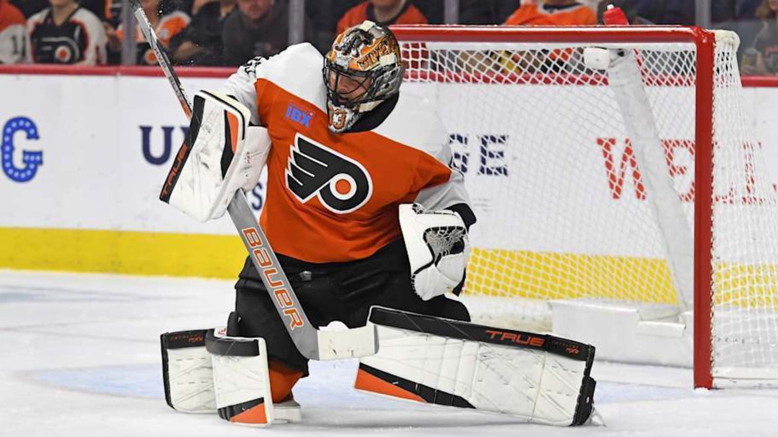 Flyers Goalie Leaves Game With Injury