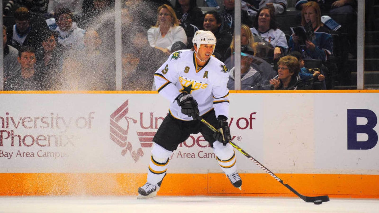 Who is NHL&#39;s Greatest American-Born Player?