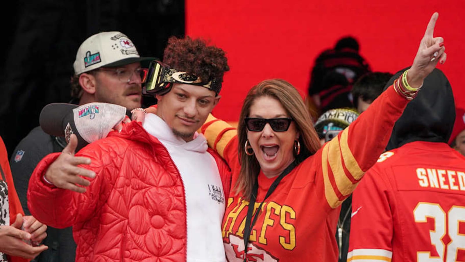 Patrick Mahomes&#39; mom asks NFL fans for prayers