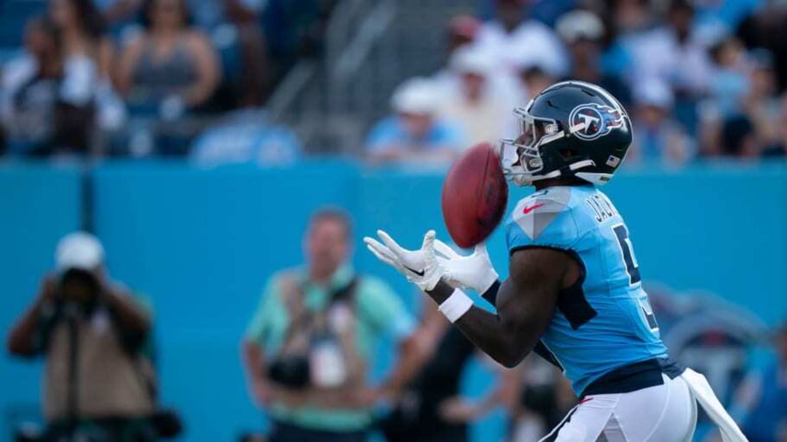 Titans WR Suffers Knee Injury vs. Seahawks