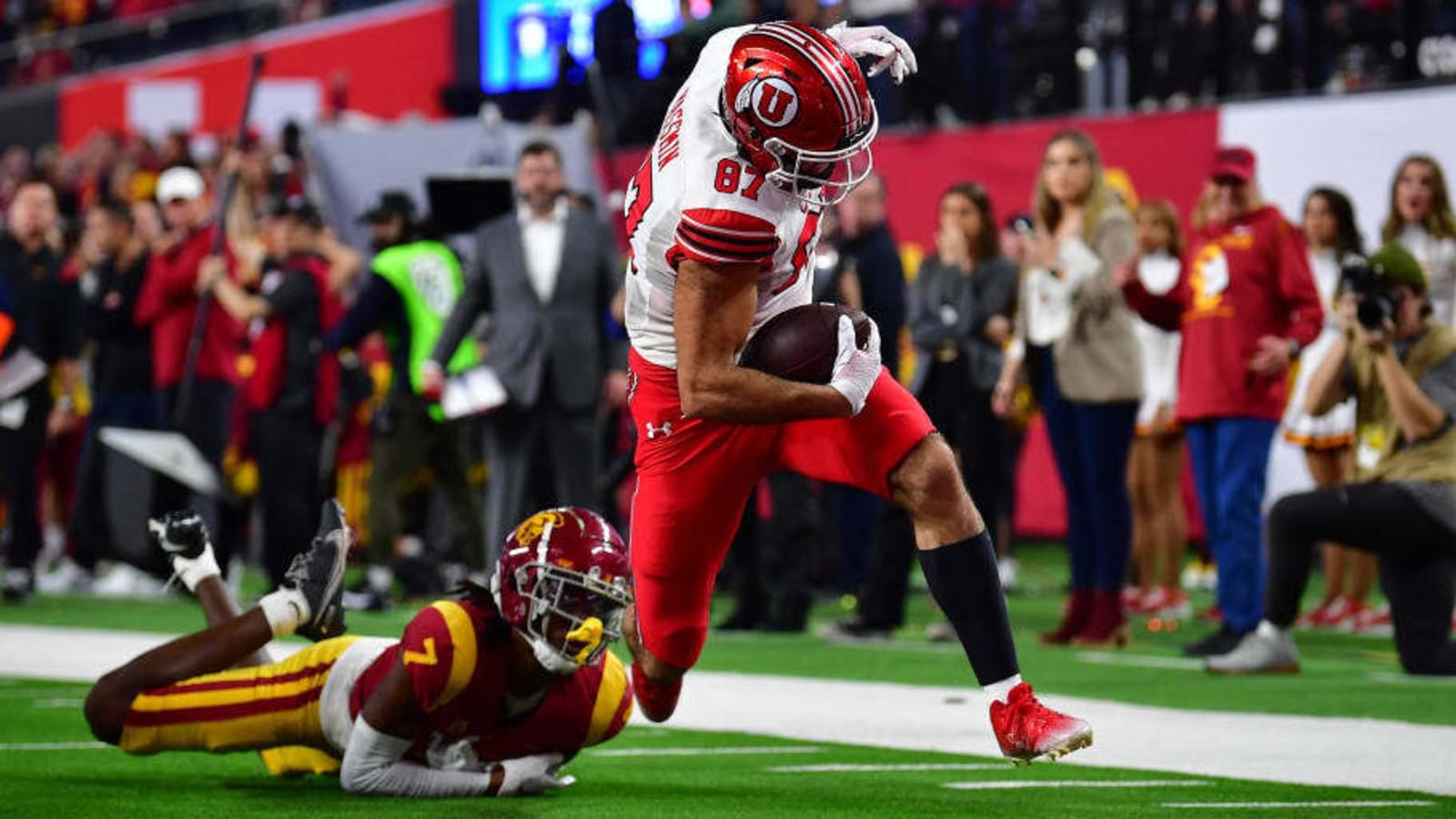 Payton: Ex-Rugby Player Thomas Yassmin &#39;Belongs&#39; in TE Room