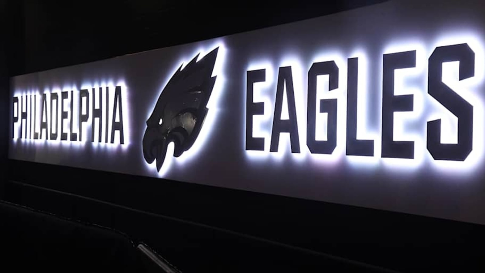 Eagles Newest Pickup Could Be Replacing Philly Legend