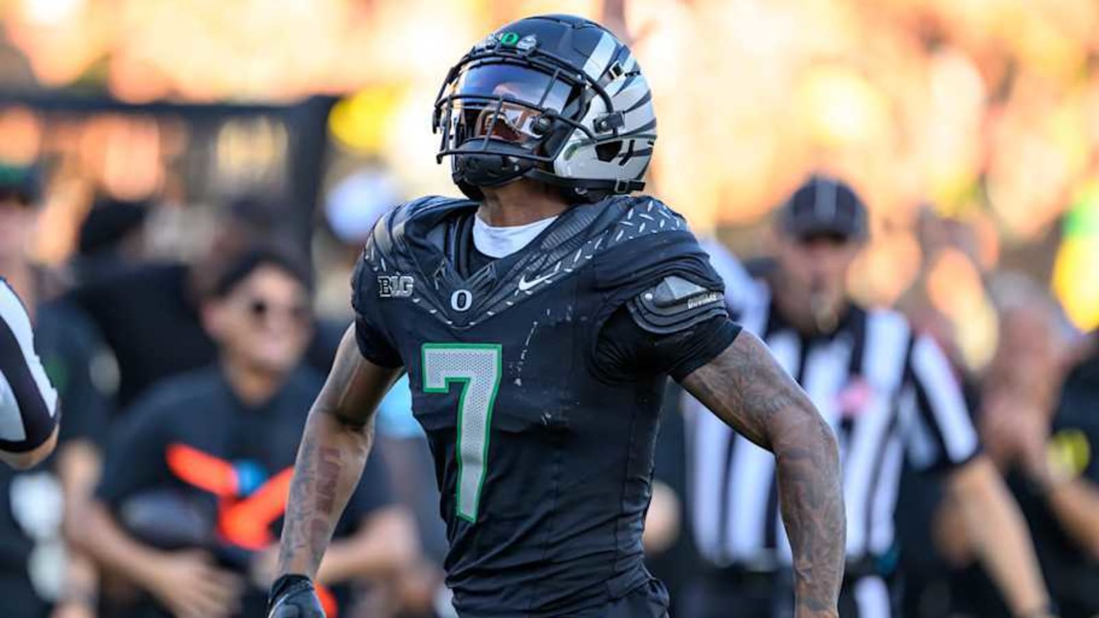 Oregon Duck Highest NIL Valuations: Evan Stewart, Dakorien Moore