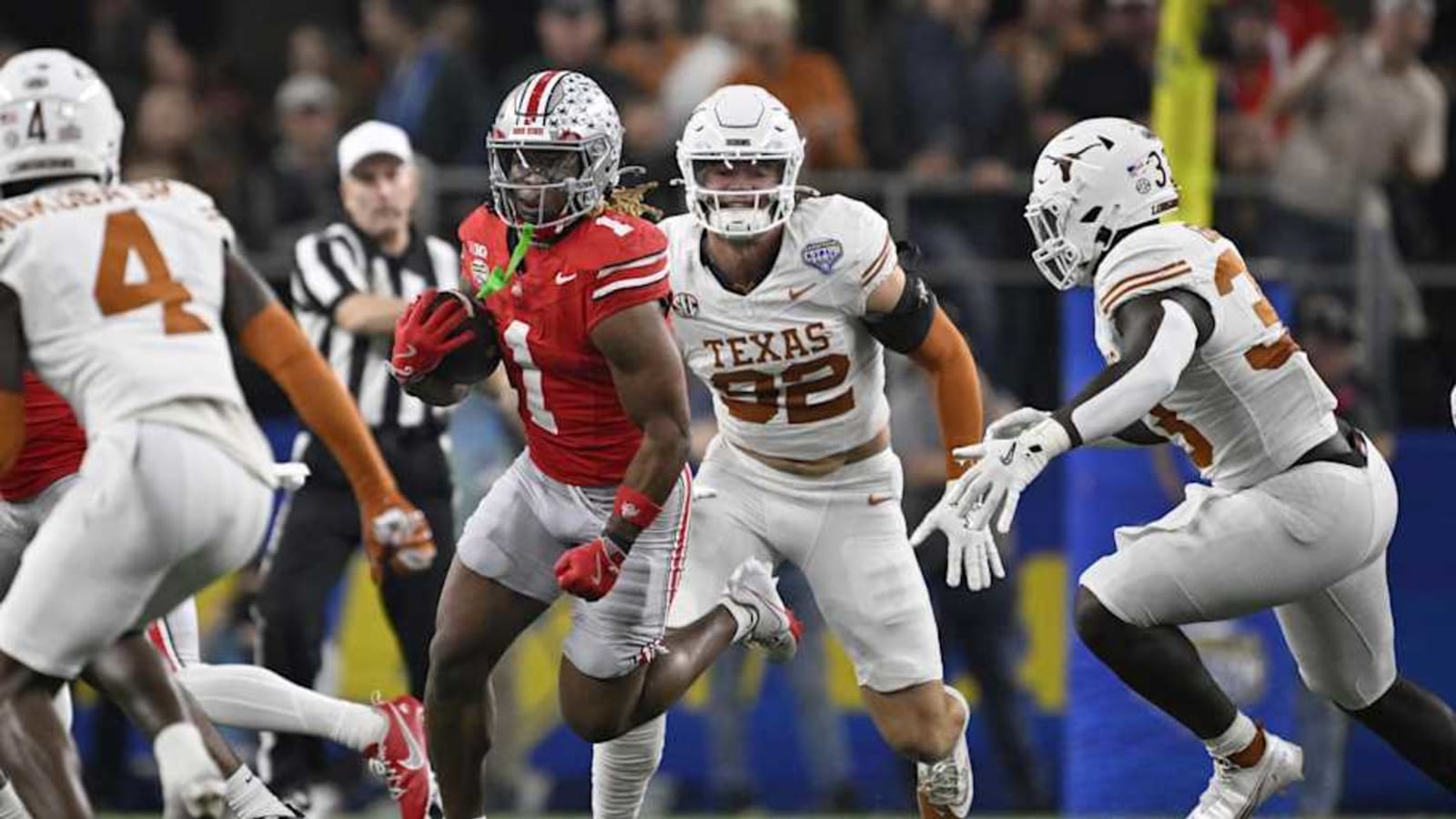 Texas Longhorns Trail Ohio State Buckeyes at Halftime of Cotton Bowl