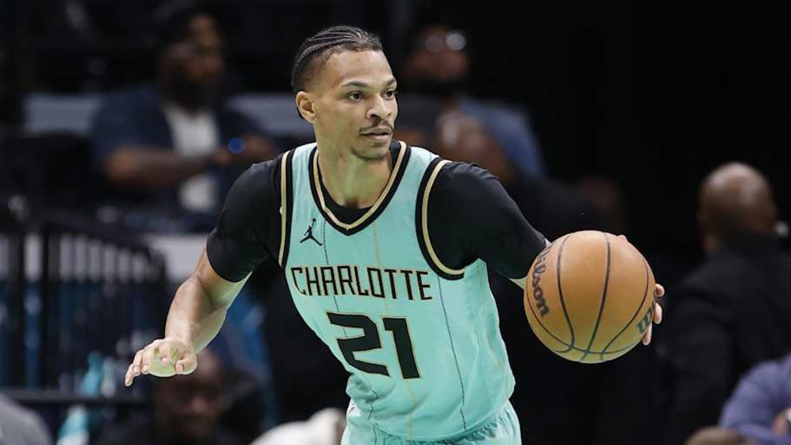 Former Charlotte Hornet signs with European powerhouse
