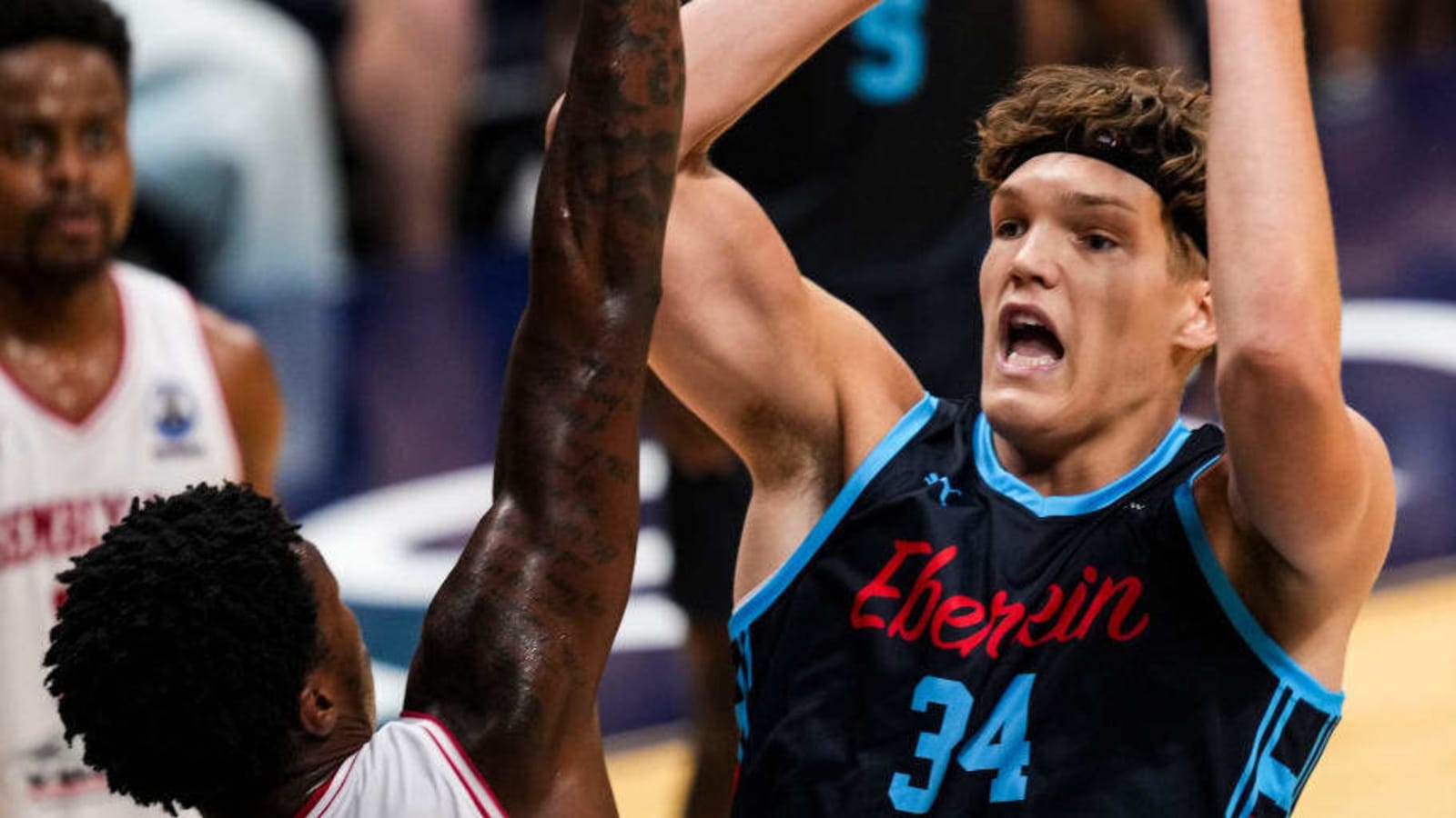 Hornets&#39; Summer League Standout Jake Stephens Joins Obradoiro CAB