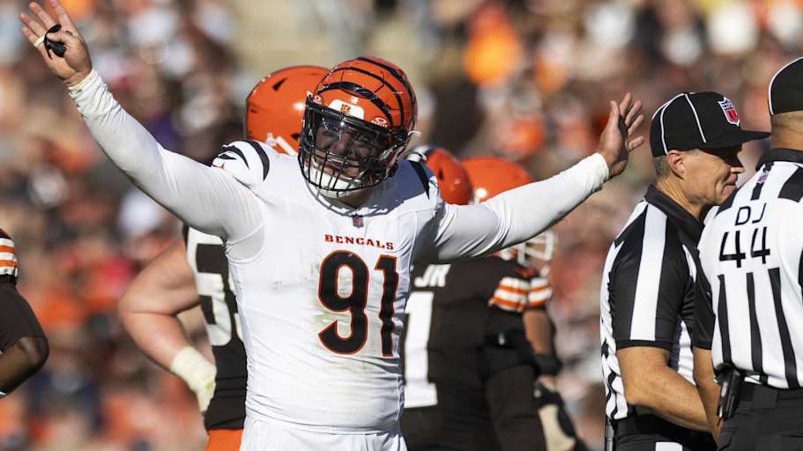 Insider Reveals Colts Position in Trey Hendrickson Sweepstakes