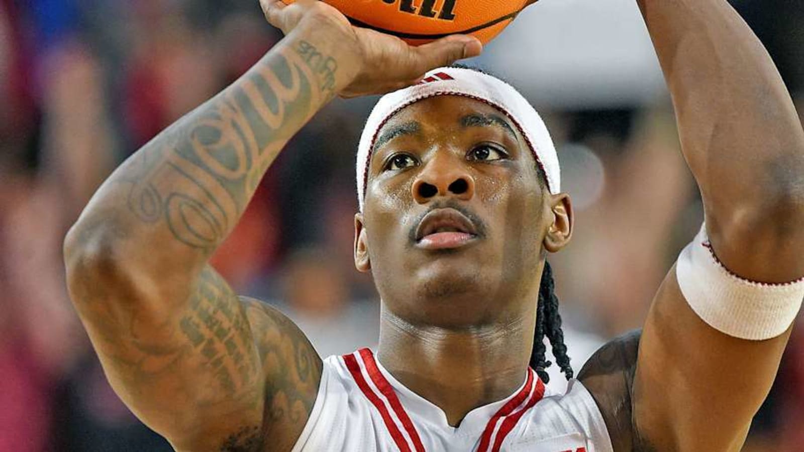 Kentucky contacts college basketball&#39;s leading scorer from last season