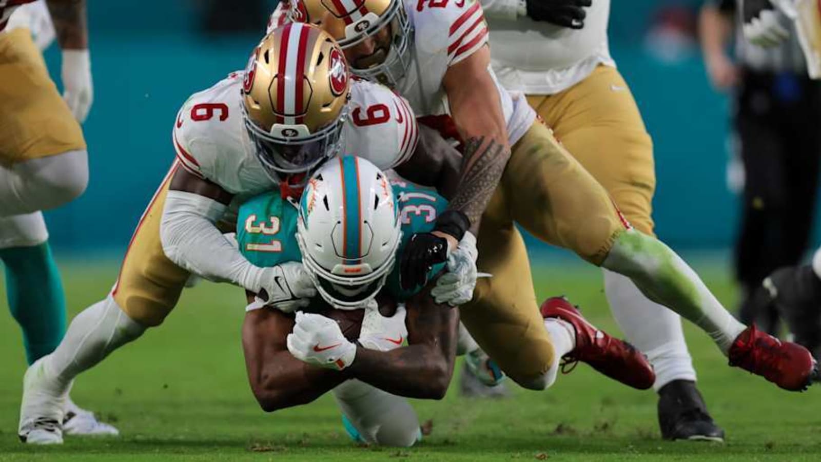 Mostert Miffed About Diminished Role in Last Season with Dolphins