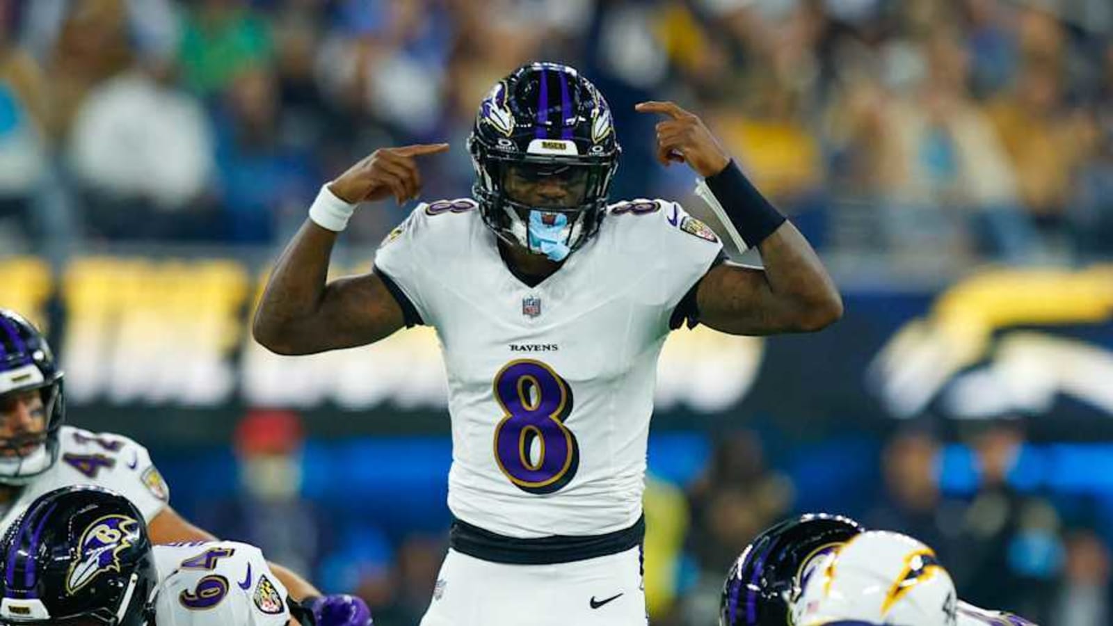 Lamar Jackson Rocks &#39;De La Soul&#39; Nike Dunks Before Ravens Win