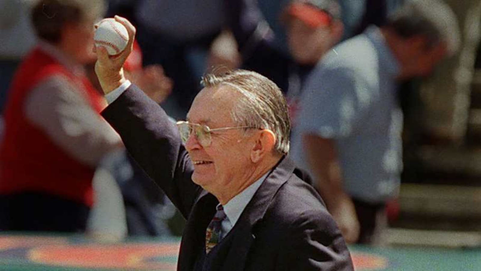 Larry Dolan, Uncle of Knicks Owner, Dies at 94