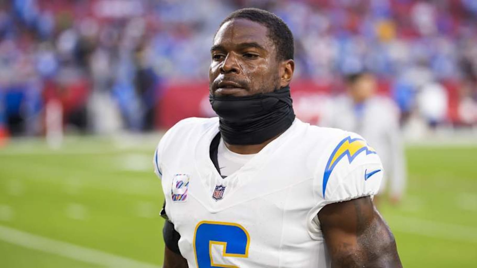 Chargers&#39; Denzel Perryman suffers injury in playoffs vs. Texans