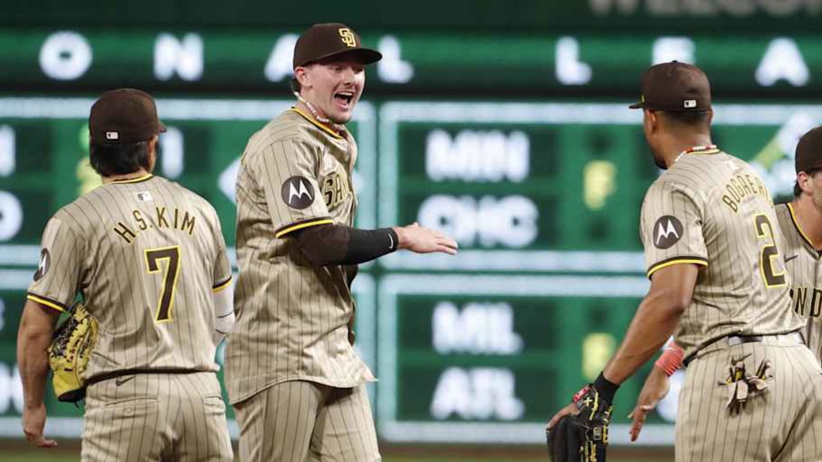 3 Shortstop Options For Padres With Ha-Seong Kim&#39;s Future Uncertain