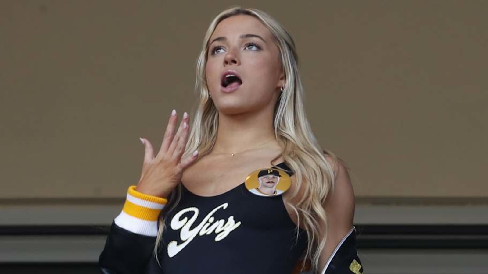 Grace Boor posts unreal kissy-face Livvy Dunne selfie for her birthday