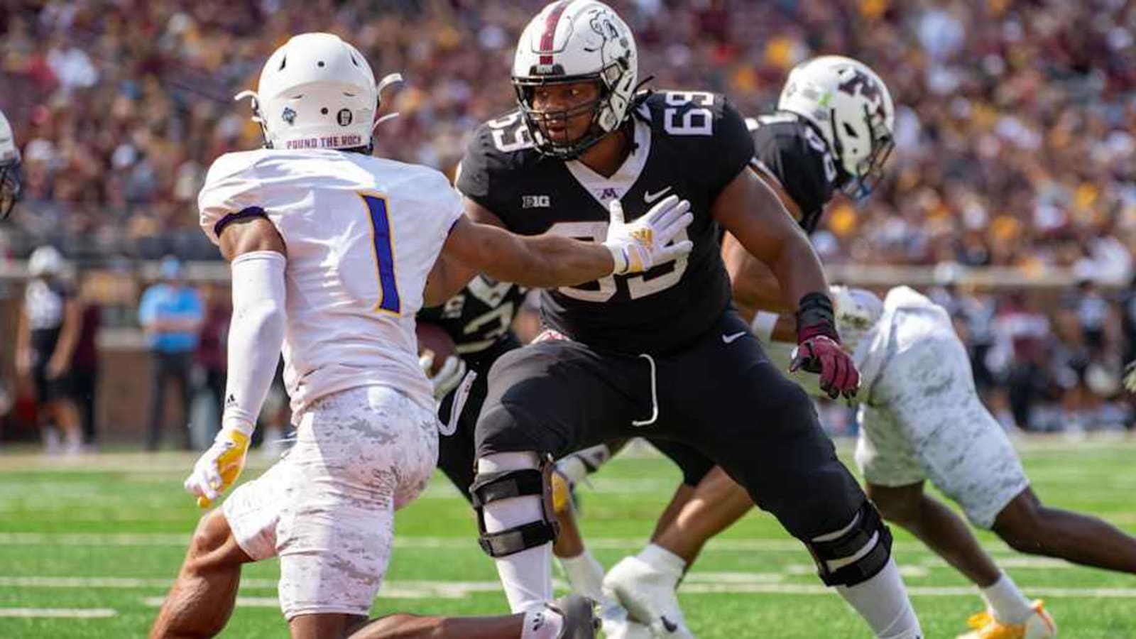 Insider's 2025 NFL Mock Draft Has KC Chiefs Picking OT Aireontae Ersery