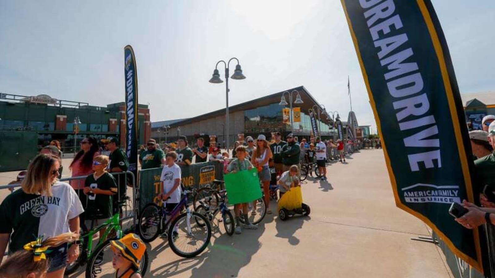 Pictures: Packers Players Take Bikes to Practice