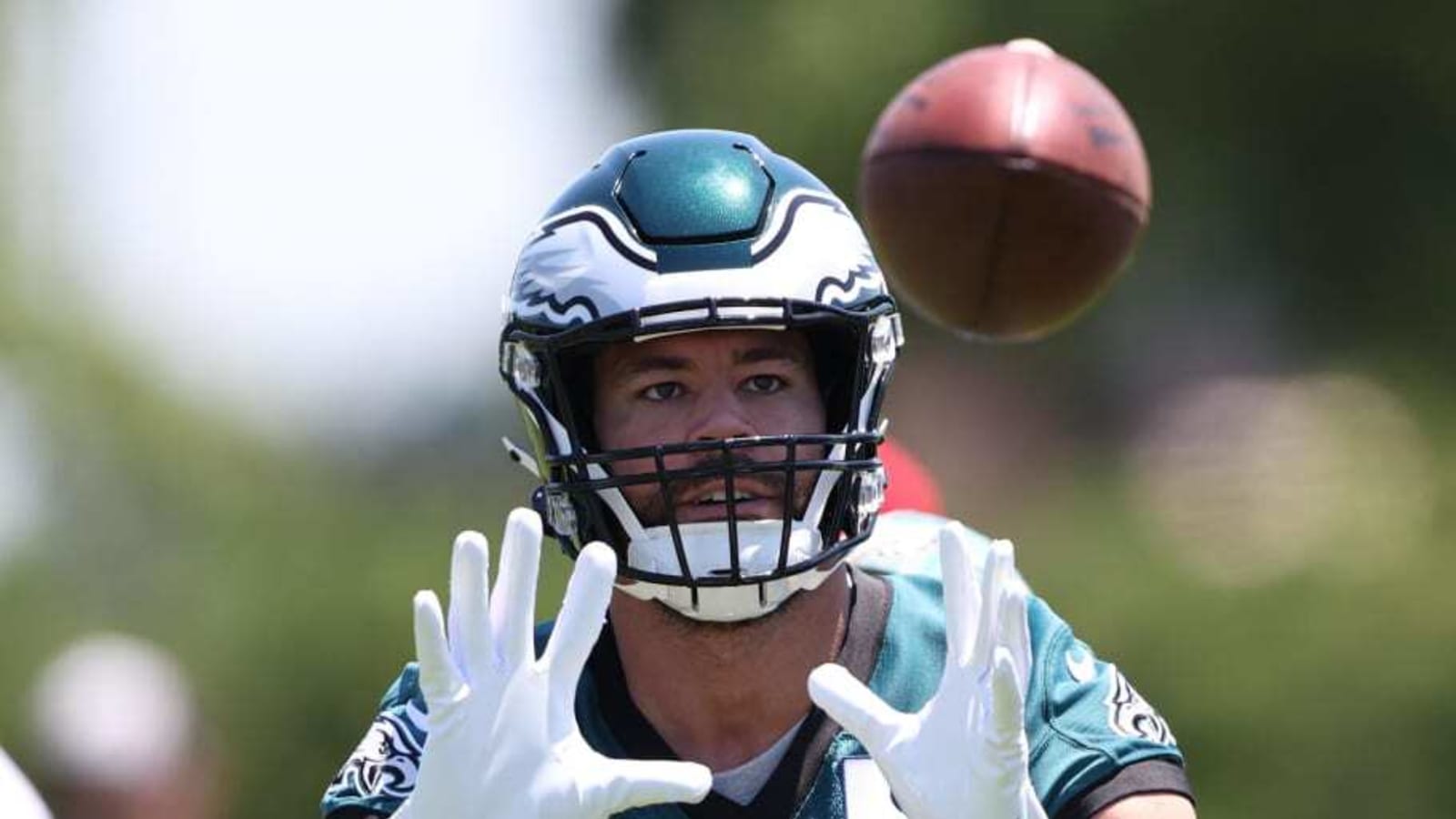 Eagles release perfect tight end for Chargers to sign to round out depth chart