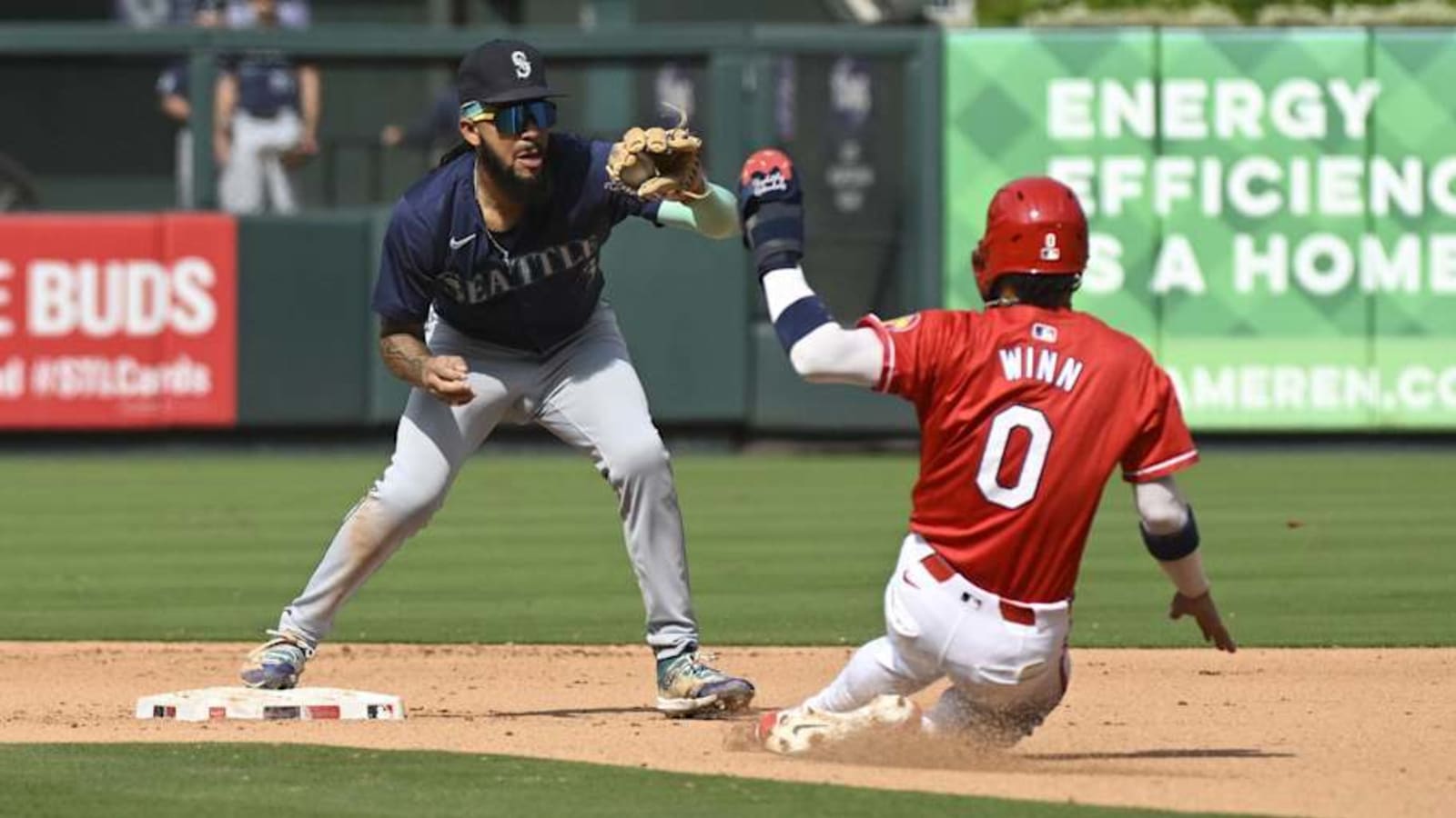 Seattle Mariners Shortstop Makes Franchise History with Stellar Defensive Year