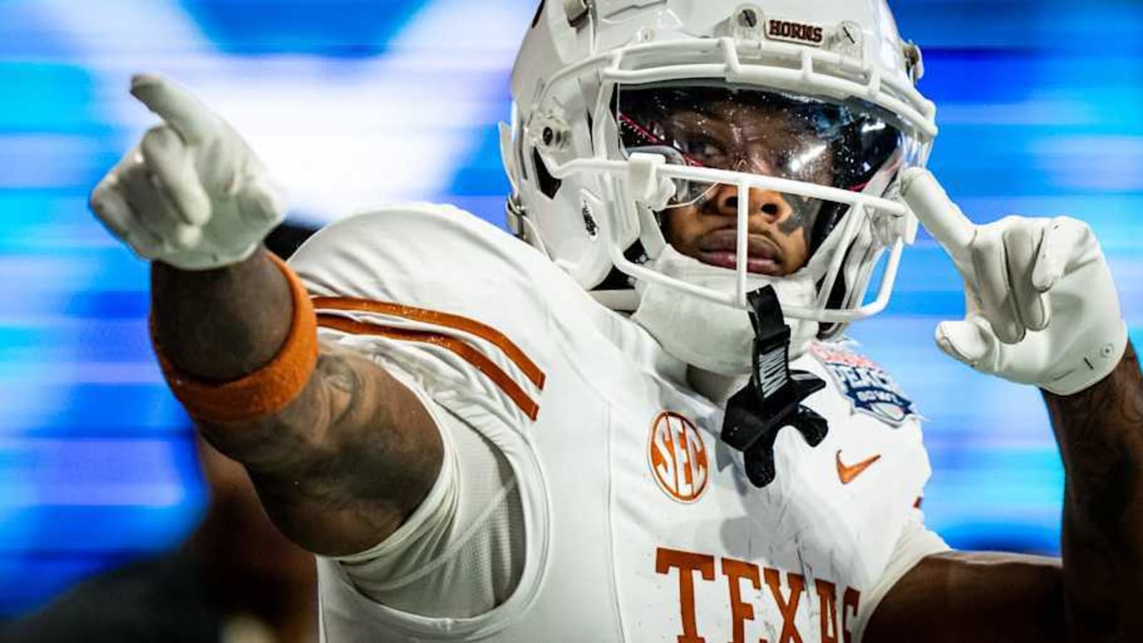 Texas Longhorns WR Matthew Golden Heads to Locker Room vs. Ohio State