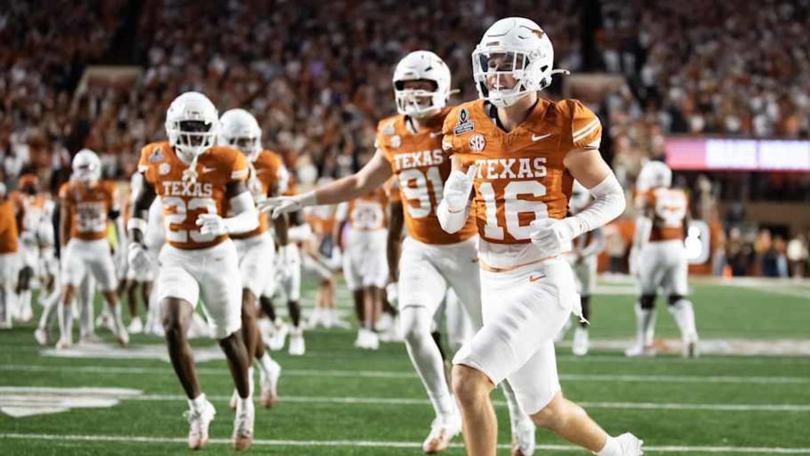 Michael Taaffe Praises Texas Longhorns&#39; Pete Kwiatkowski: &#39;The Leader We Need!&#39;