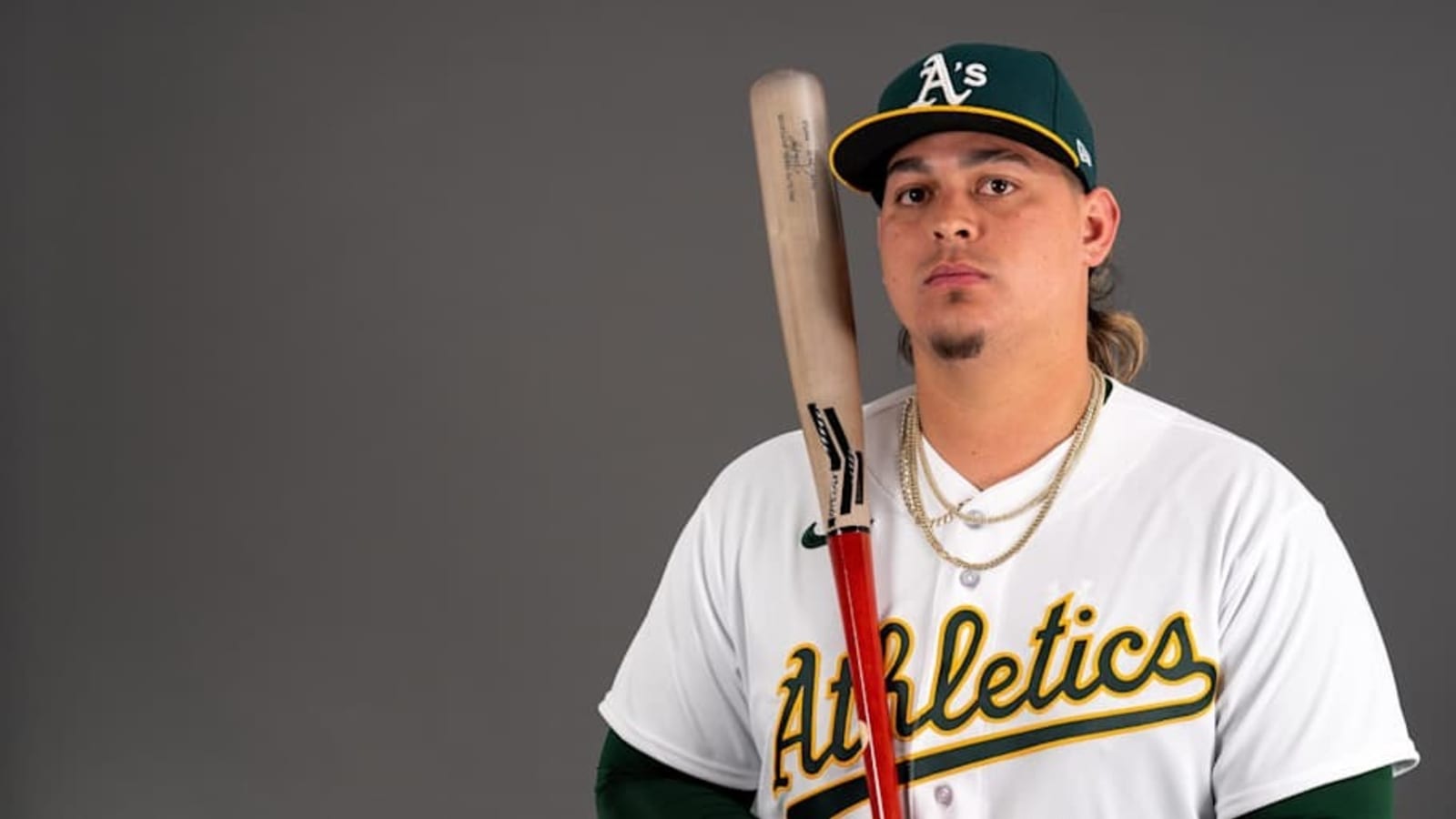 Former A&#39;s catcher signs with Atlanta Braves