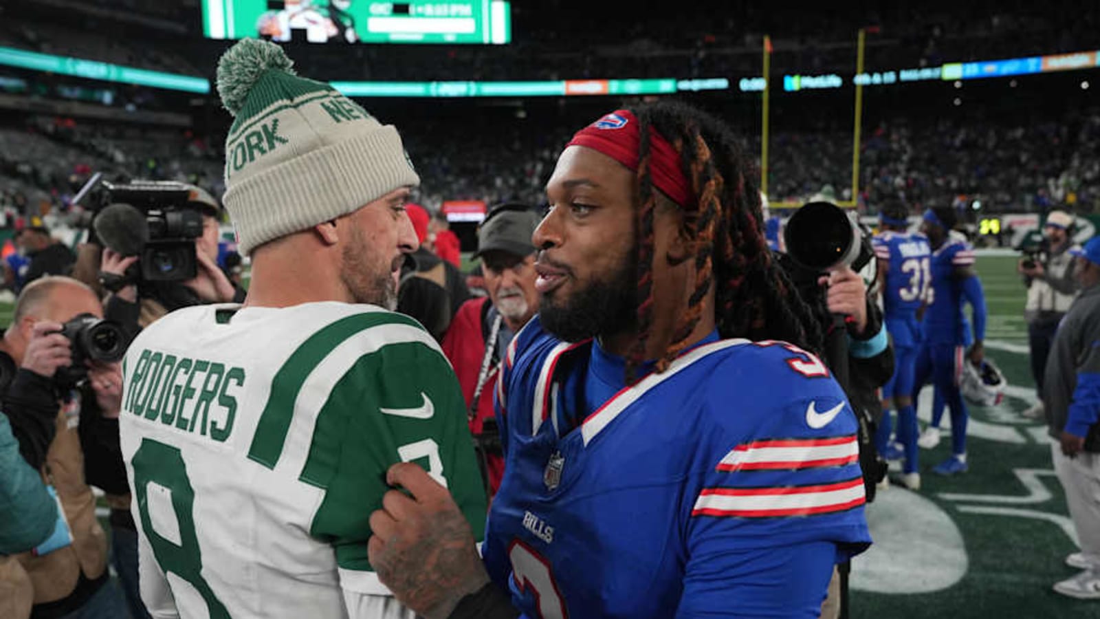 Look: Aaron Rodgers Gives Pitt’s Damar Hamlin Jersey