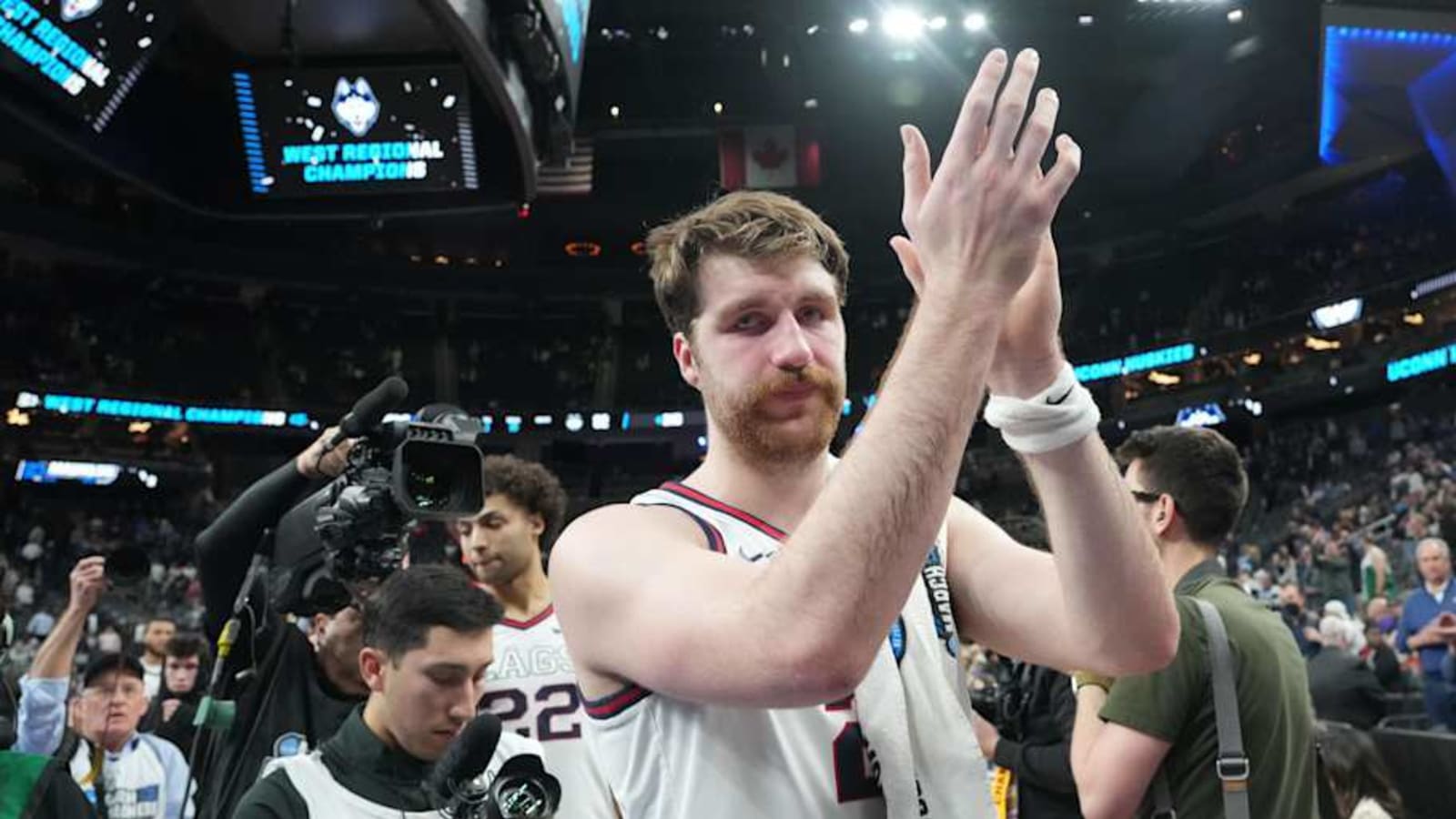 Brooklyn Nets Reportedly Sign College Basketball Legend