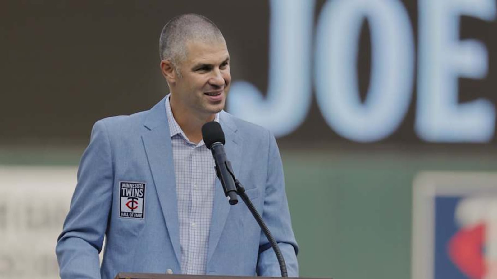 Joe Mauer, Vanilla Ice feature in Vikings&#39; Monday night festivities
